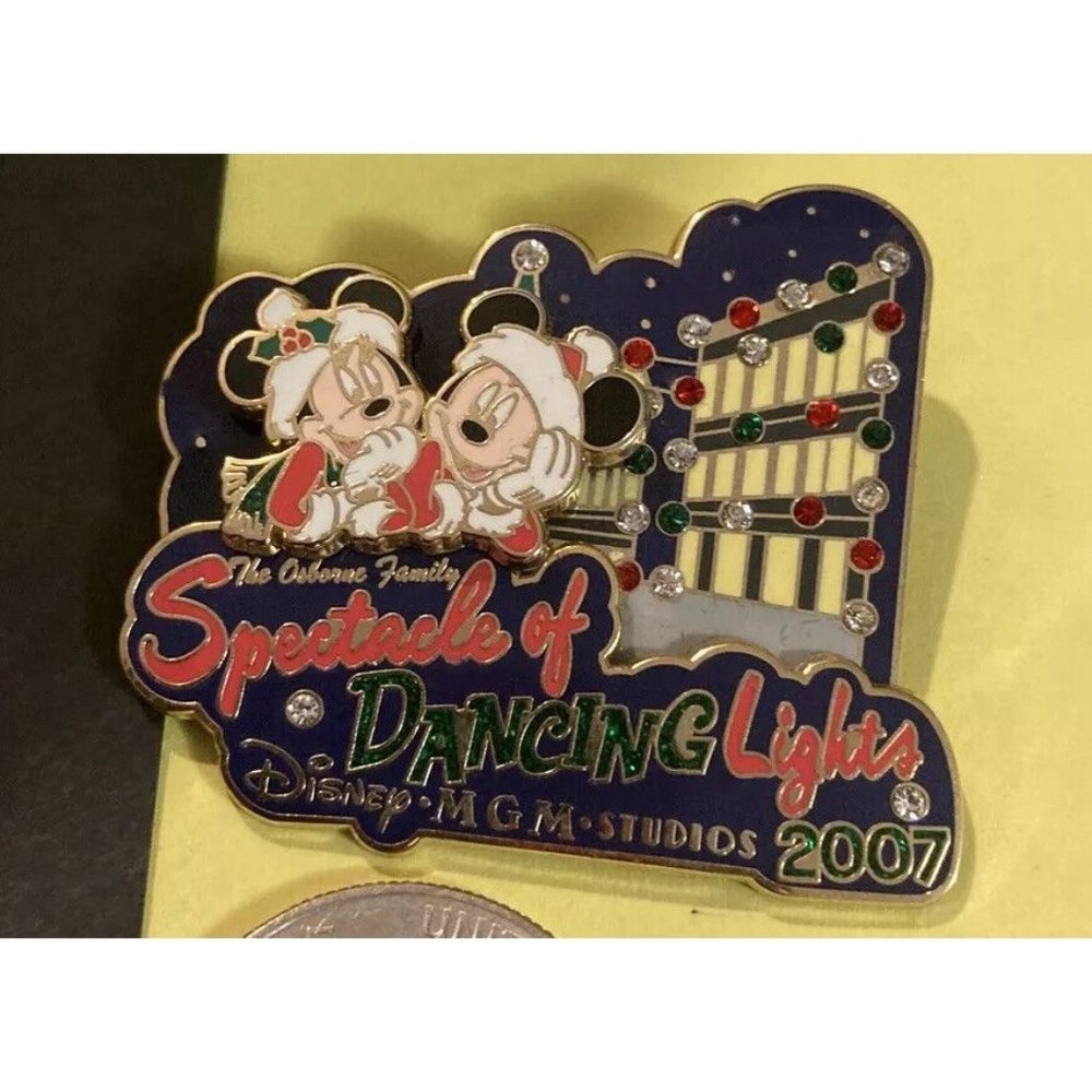LE RARE Disney pin Osborne Family Spectacle Dancing Lights Mickey Minnie Santa